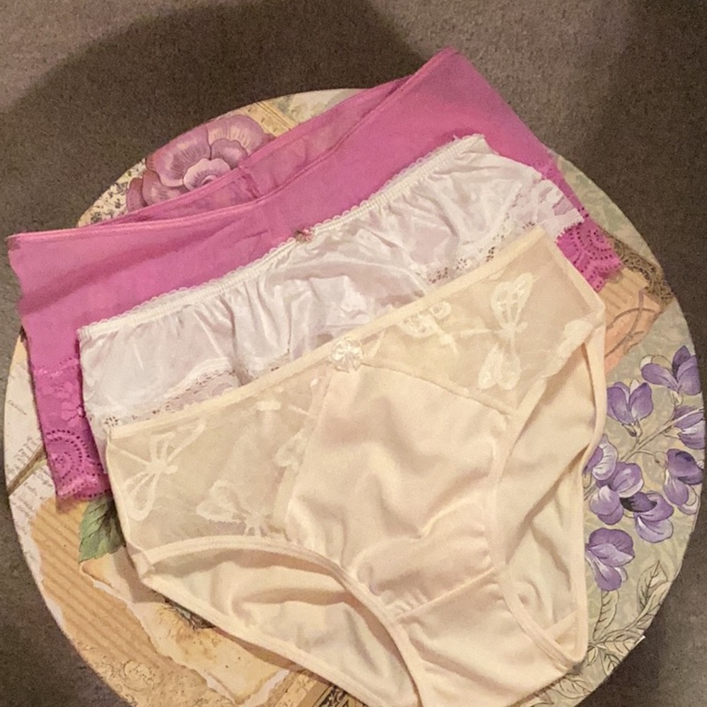 Three pairs panties 🦢